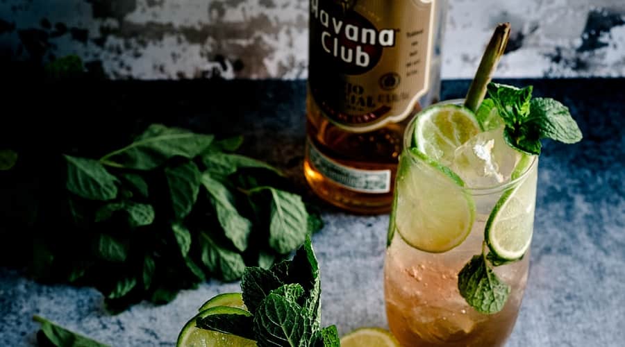 Rum: come si beve – Rum bianco, rum ambrato/dorato, rum scuro, rum speziato o fruttato